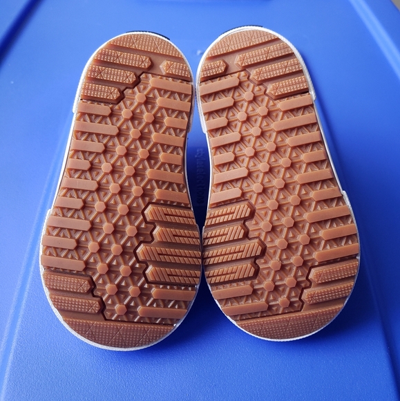 Vans - Picture 2 of 5